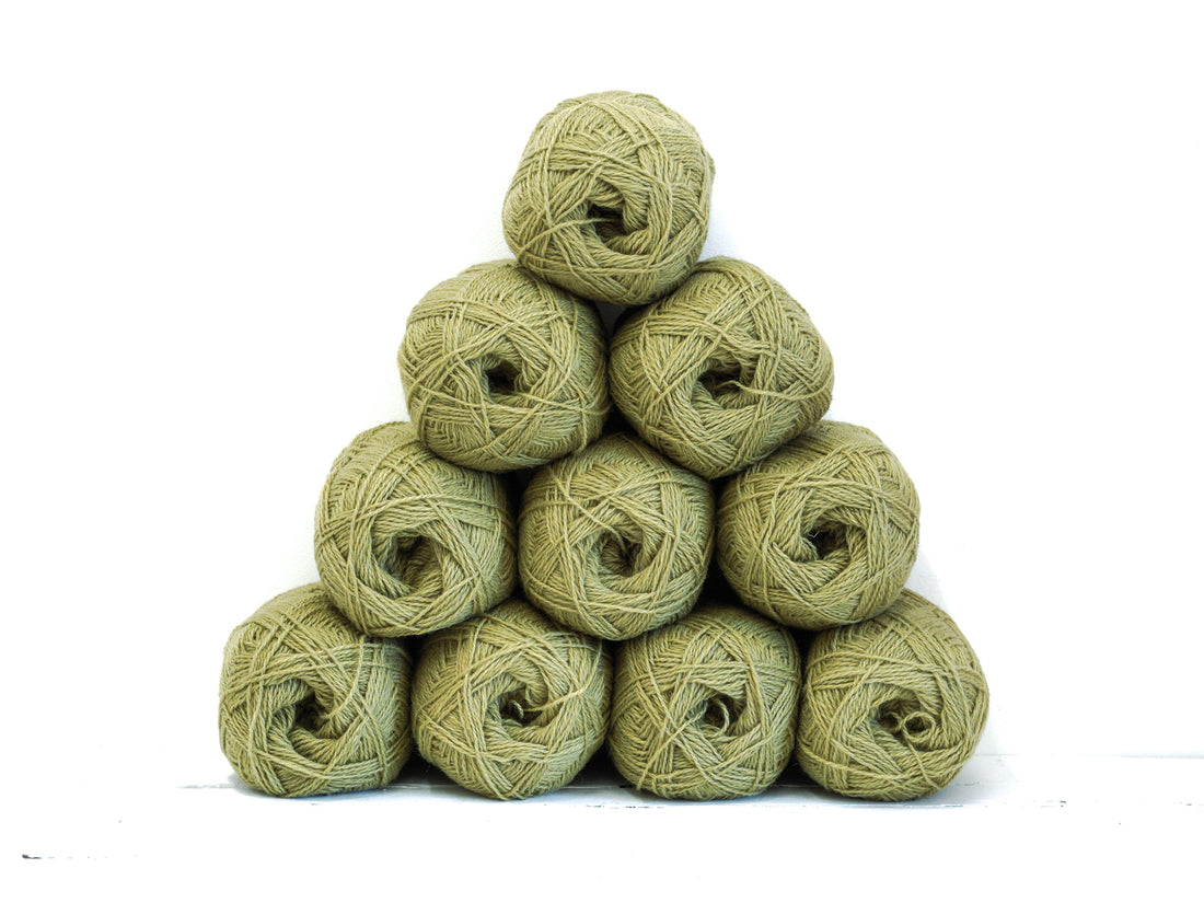 Pistachio green New Zealand fingering wool yarn - 100g./3,5 oz. color 330