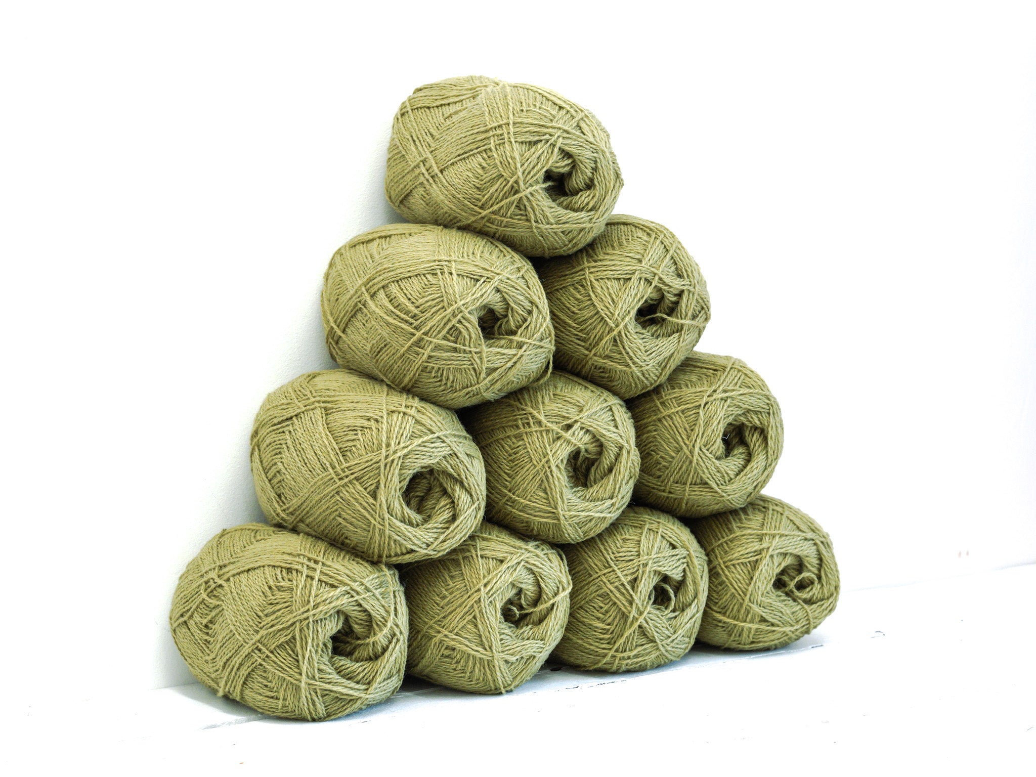 Neuseeländisches Fingering-Wollgarn in Pistaziengrün – 100 g / 3,5 oz., Farbe 330