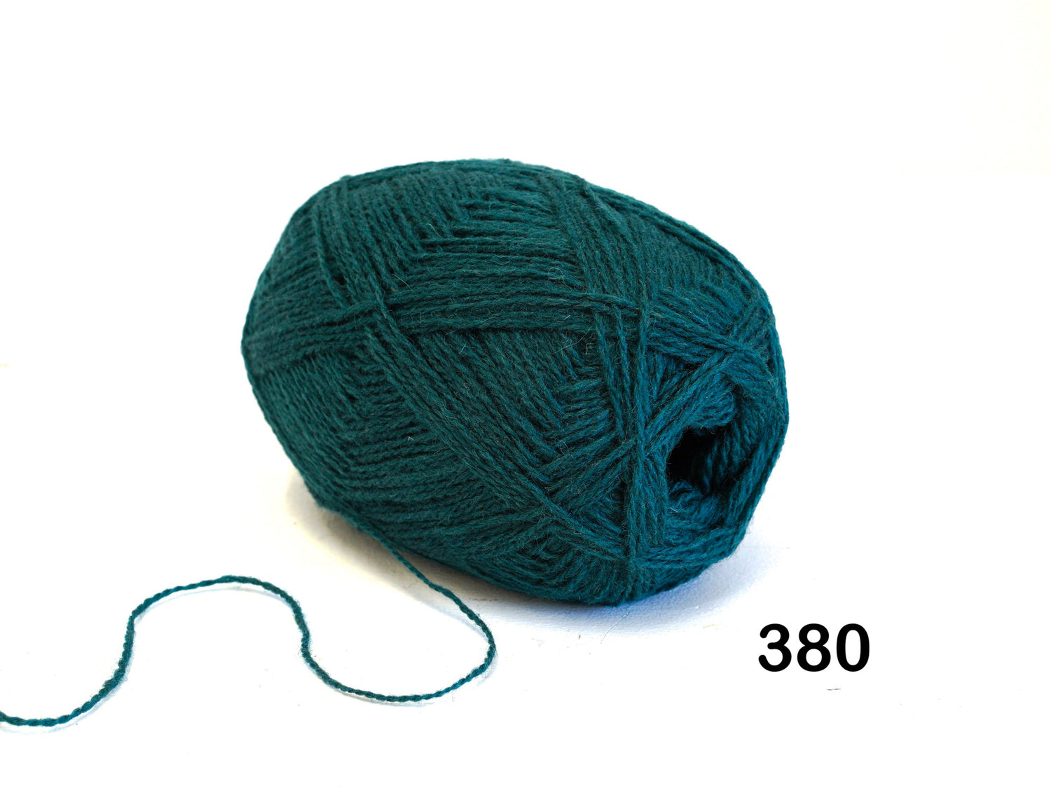 Emerald green New Zealand wool yarn - 380