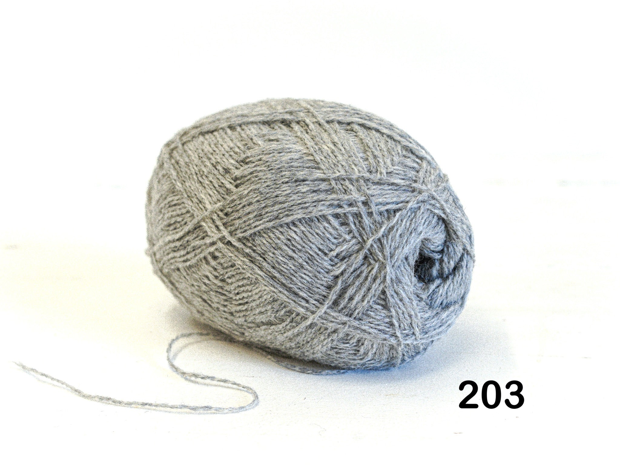 Mid grey New Zealand wool yarn - 203