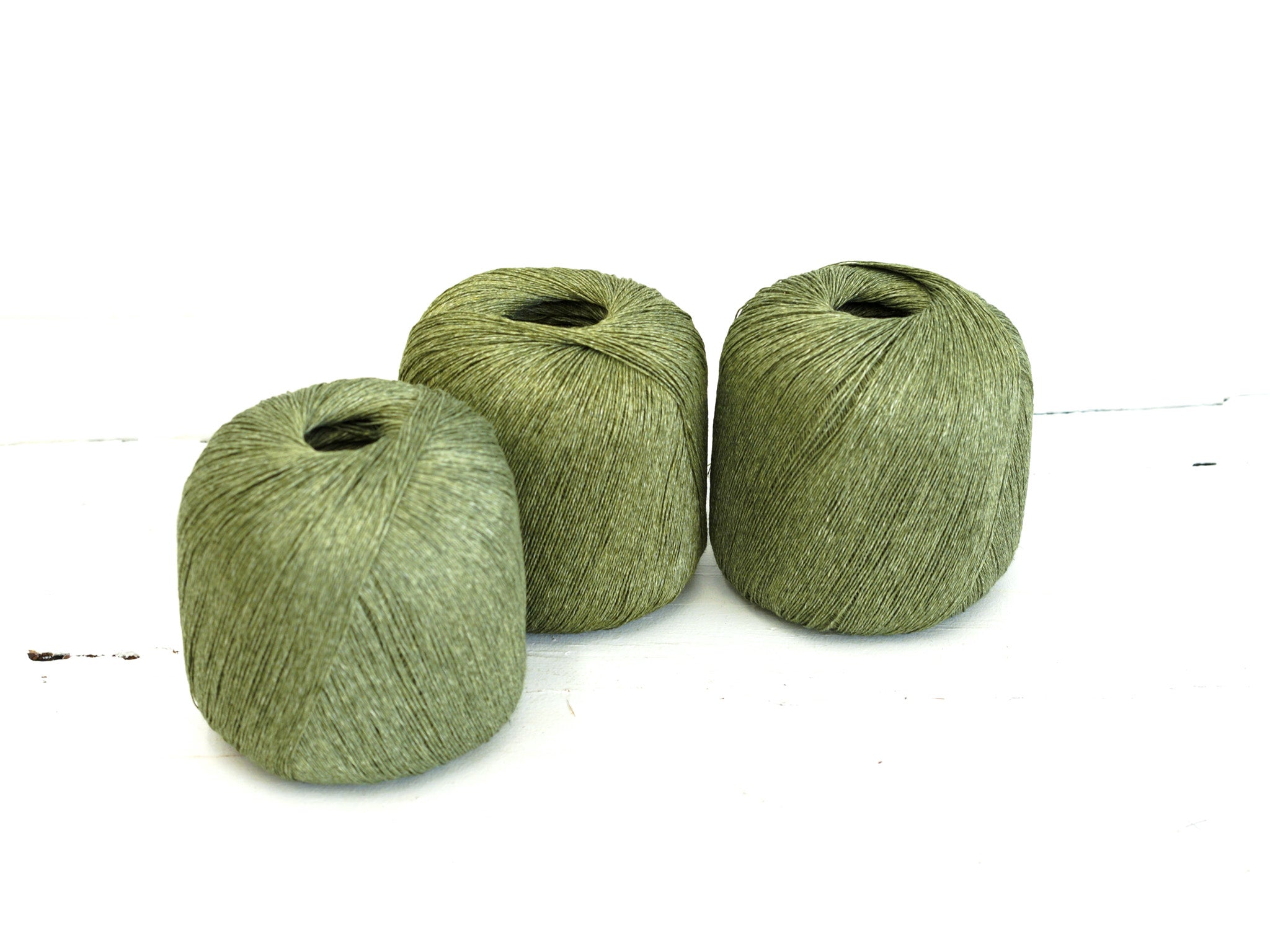 Linen yarn in green melange color - 100g/600m