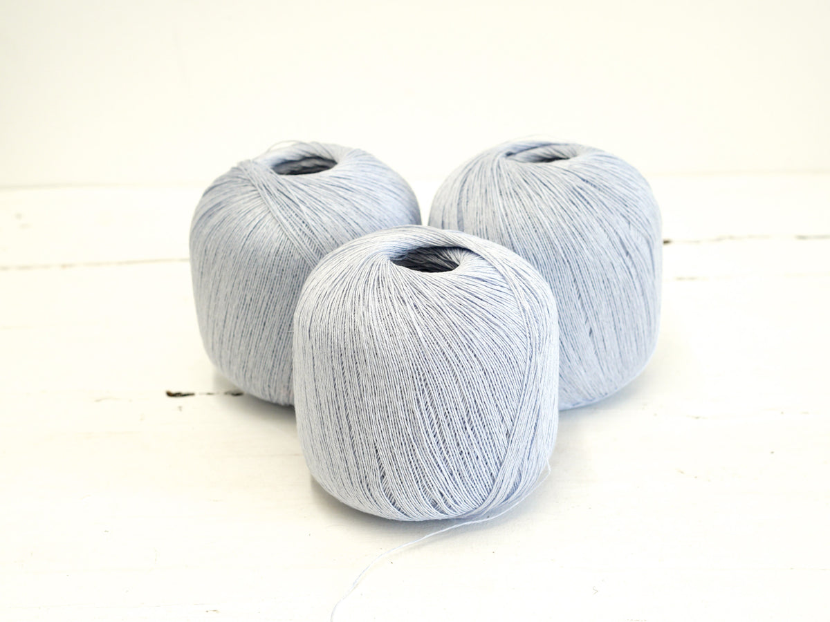 100% linen yarn in Silver Cloud Blue color - 100g/600m
