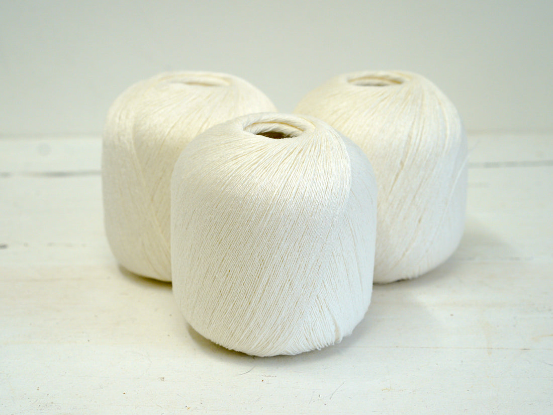 Milk White Linen Yarn – 2-Ply, 890 m / 100 g
