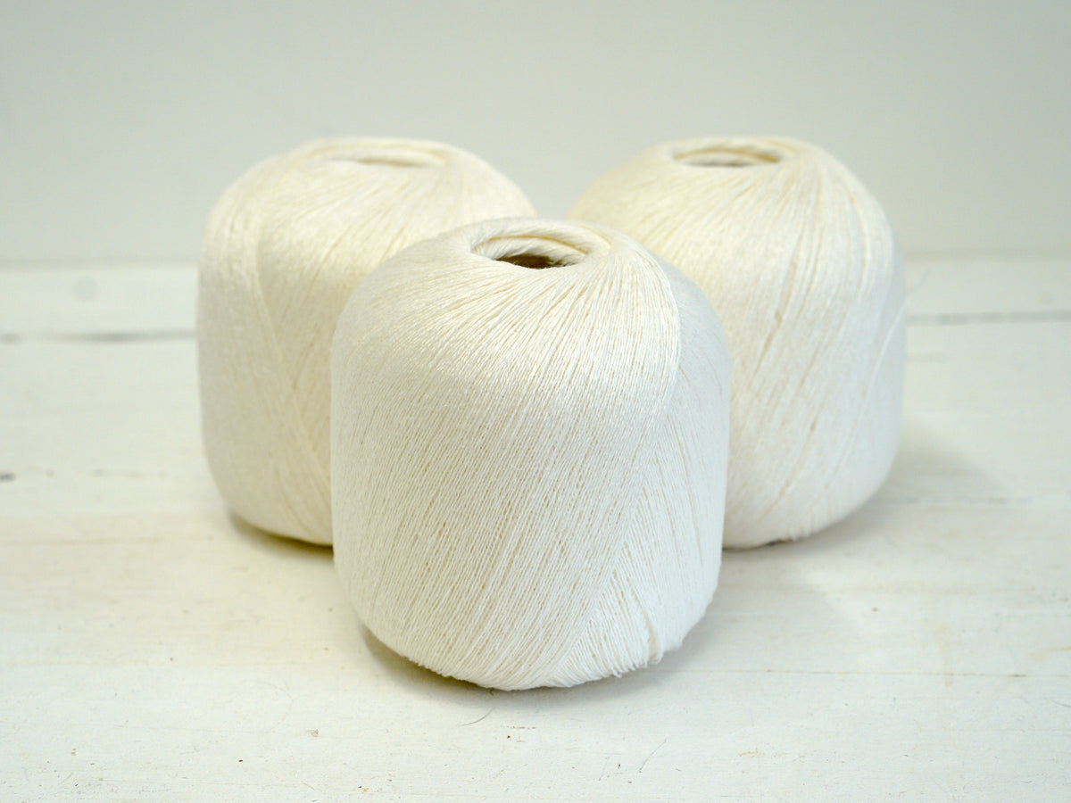 Milk White Linen Yarn – 2-Ply, 890 m / 100 g