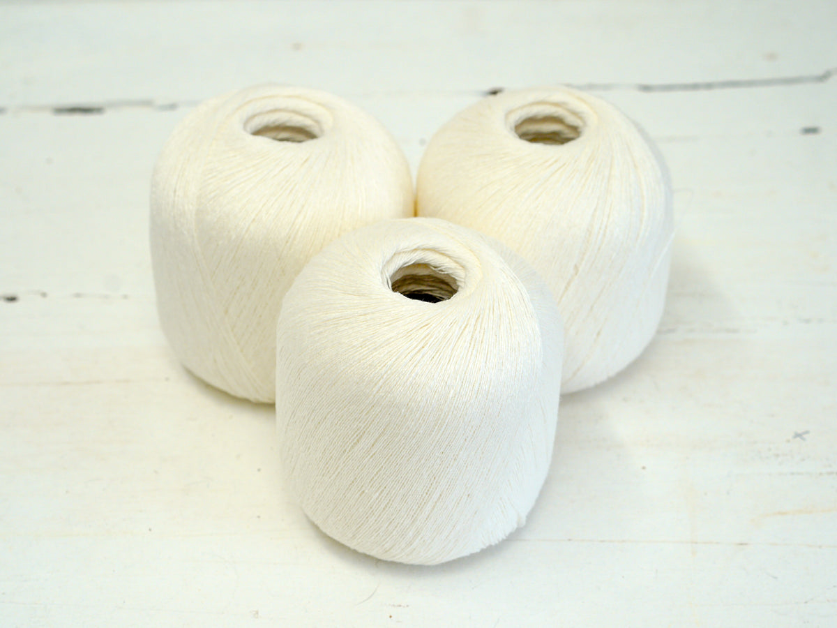 Milk White Linen Yarn – 2-Ply, 890 m / 100 g