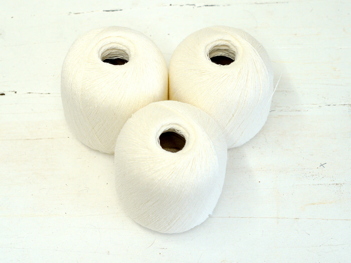 Milk White Linen Yarn – 2-Ply, 890 m / 100 g