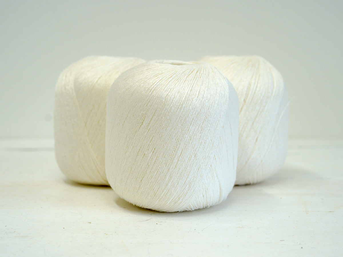 Milk White Linen Yarn – 2-Ply, 890 m / 100 g