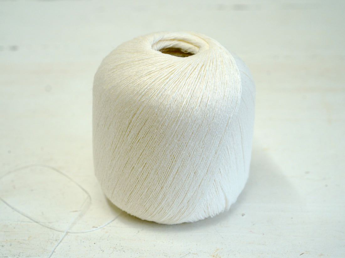 Milk White Linen Yarn – 2-Ply, 890 m / 100 g