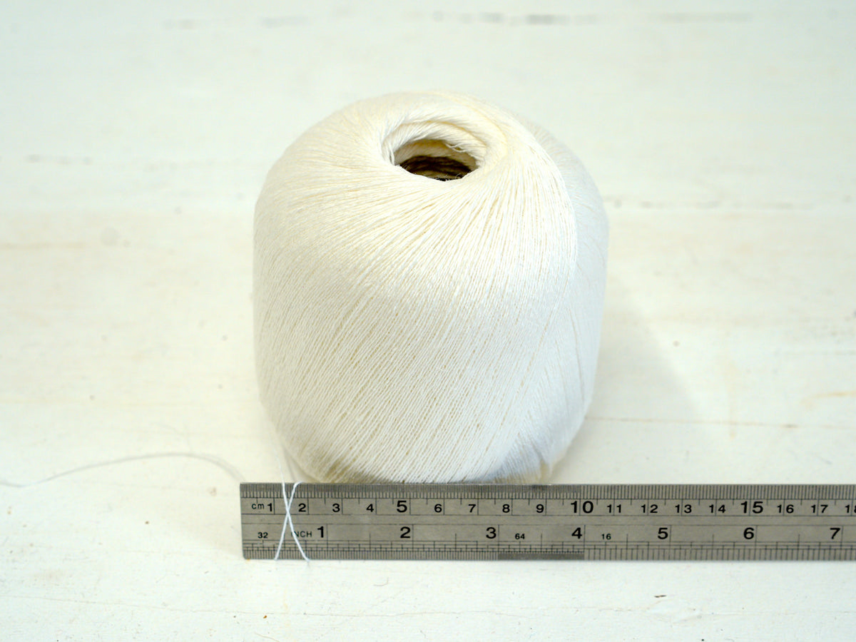 Milk White Linen Yarn – 2-Ply, 890 m / 100 g