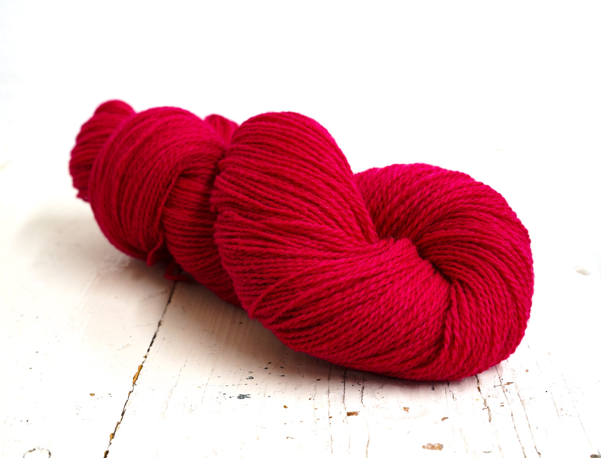 Bright red wool in cone - 560