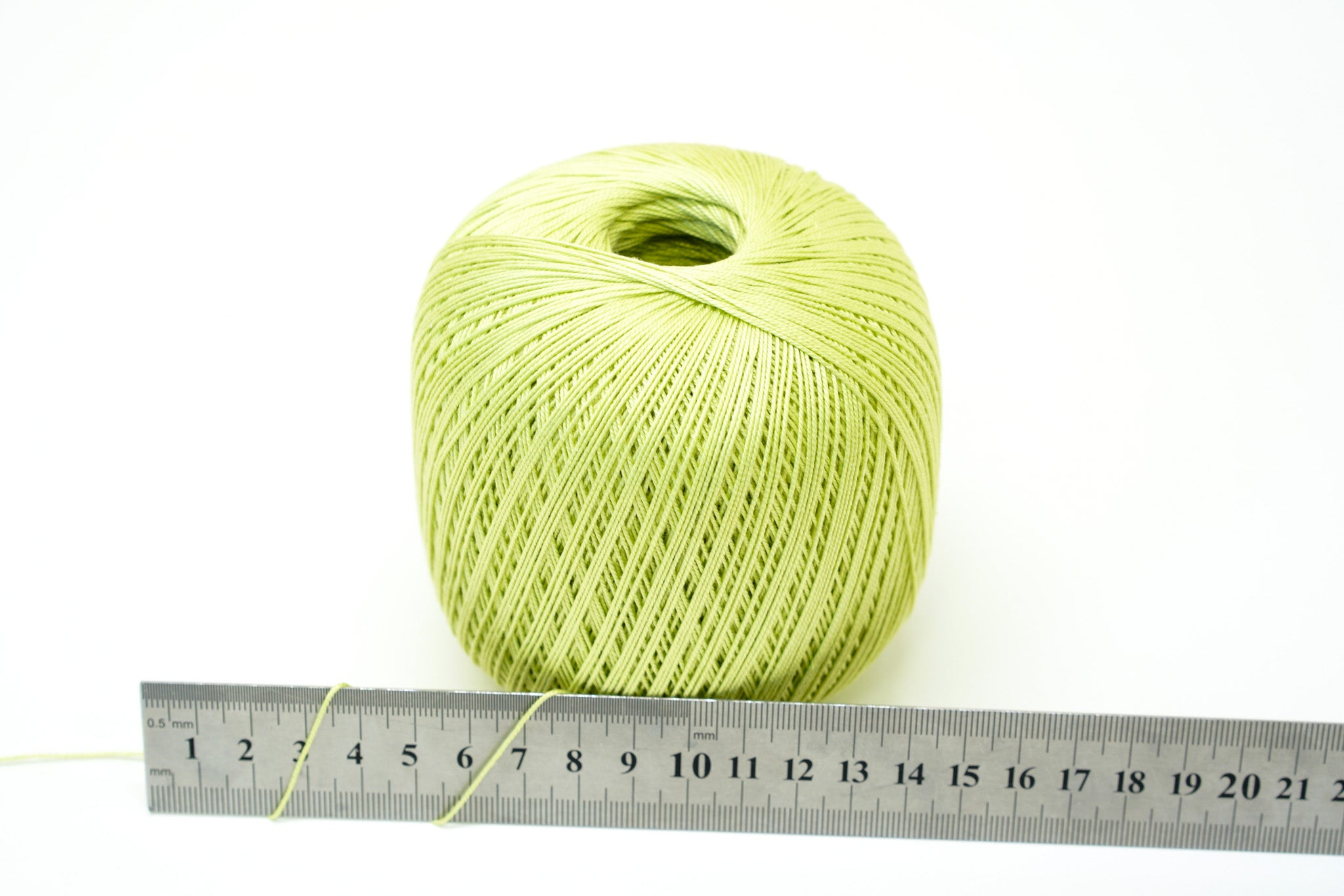 Salad green mercerised cotton 100g/452m