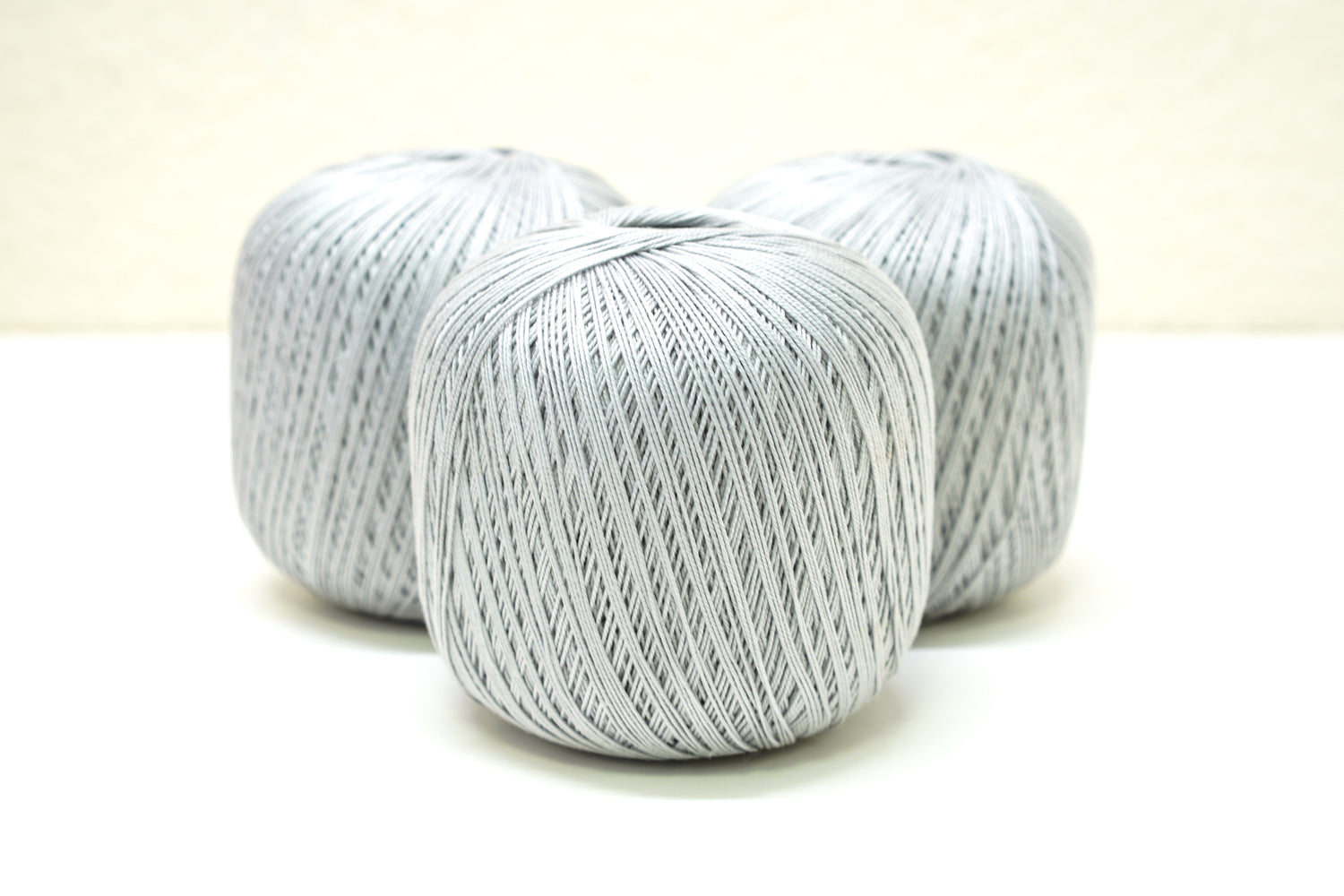 Silbergraue merzerisierte Baumwolle 100g/452m 