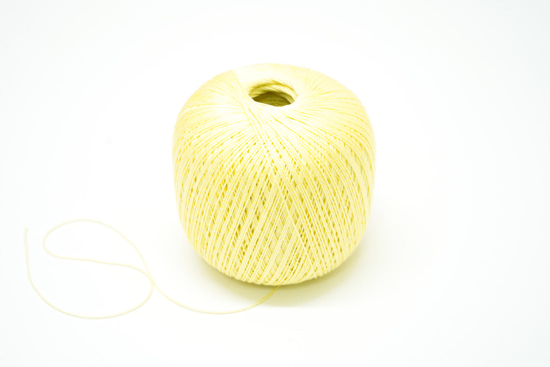 Banana-yellow mercerised cotton 100g/452m