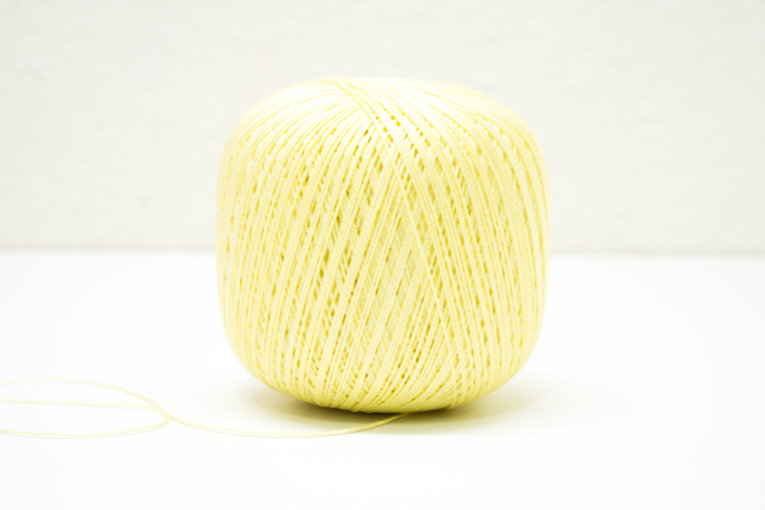 Banana-yellow mercerised cotton 100g/452m