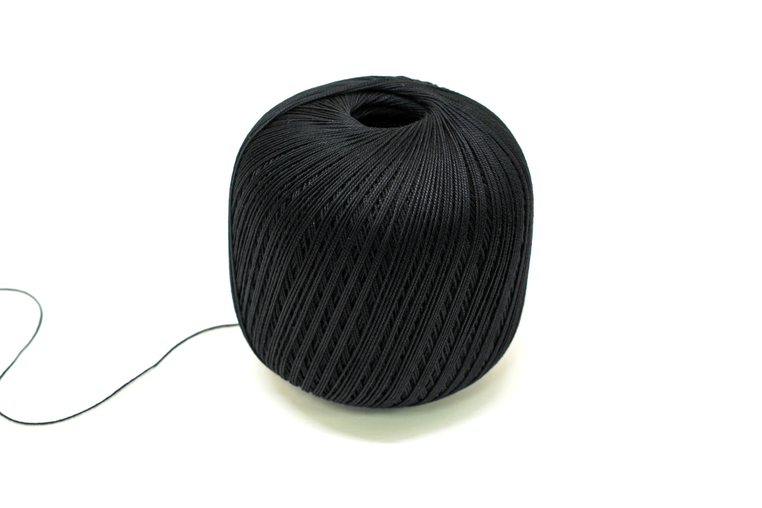 Shiny black mercerised cotton 100g/452m