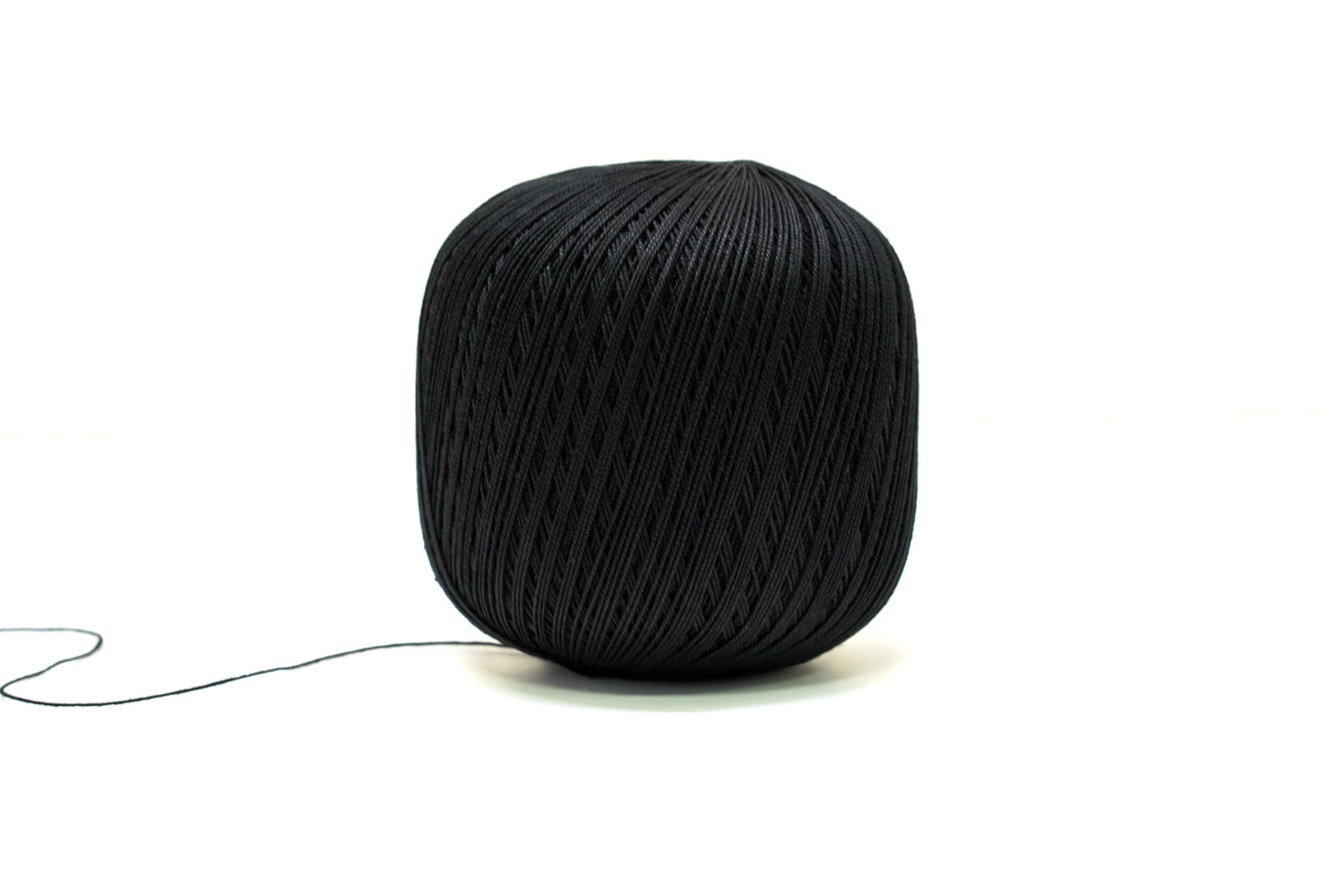 Shiny black mercerised cotton 100g/452m