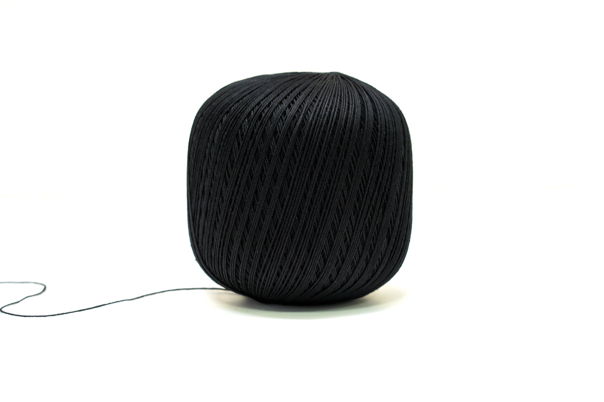 Shiny black mercerised cotton 100g/452m