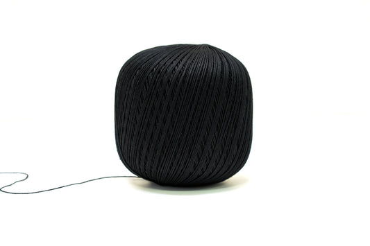Shiny black mercerised cotton 100g/452m