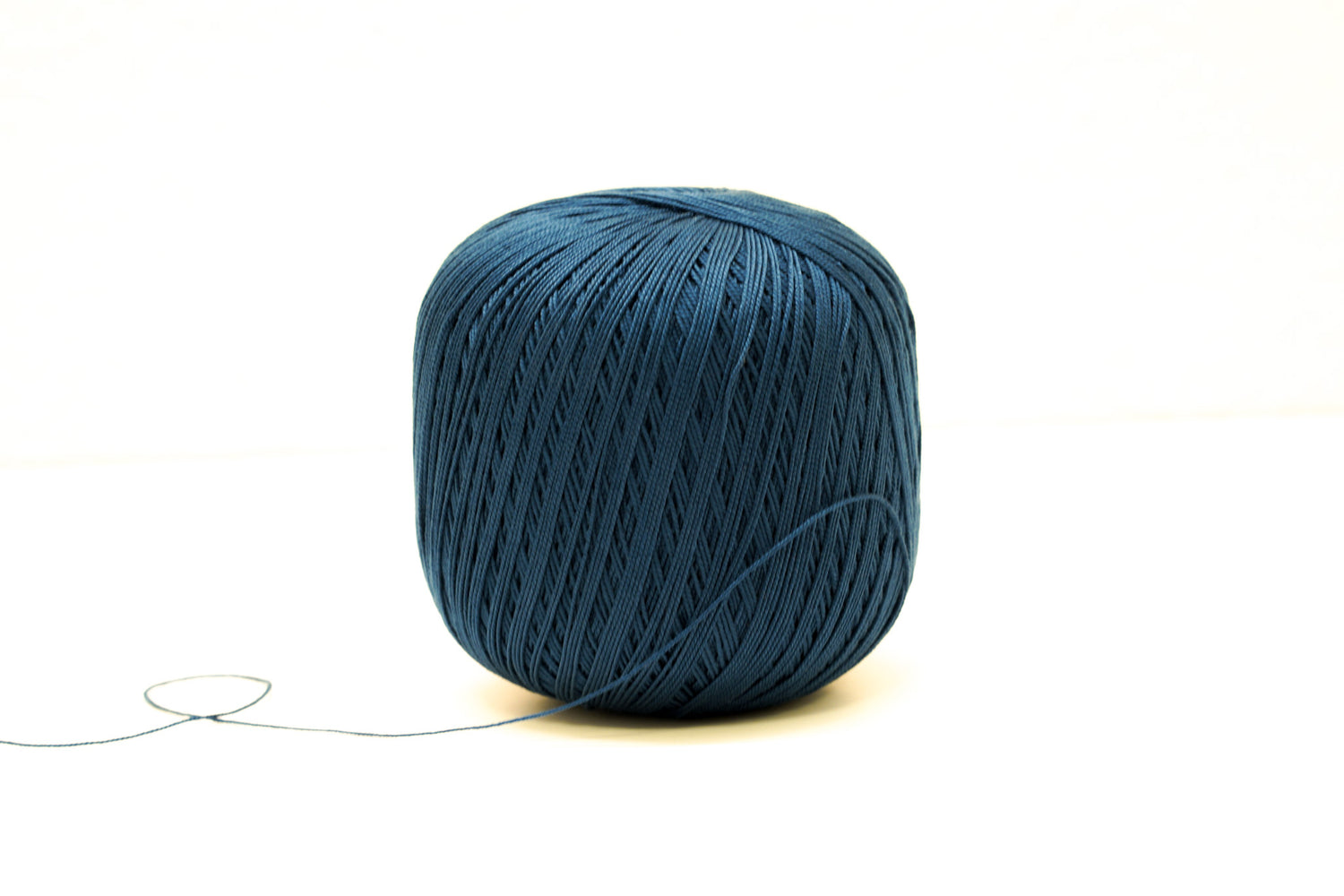 Tintenblaue merzerisierte Baumwolle 100g/452m 