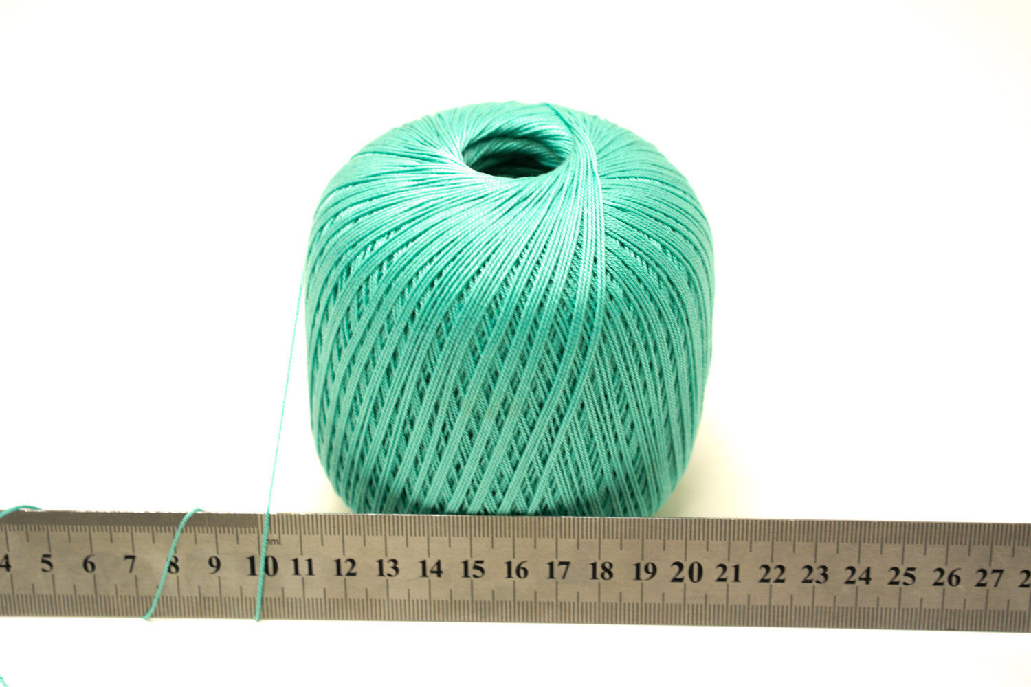 Mintfarbene merzerisierte Baumwolle 100g/452m 