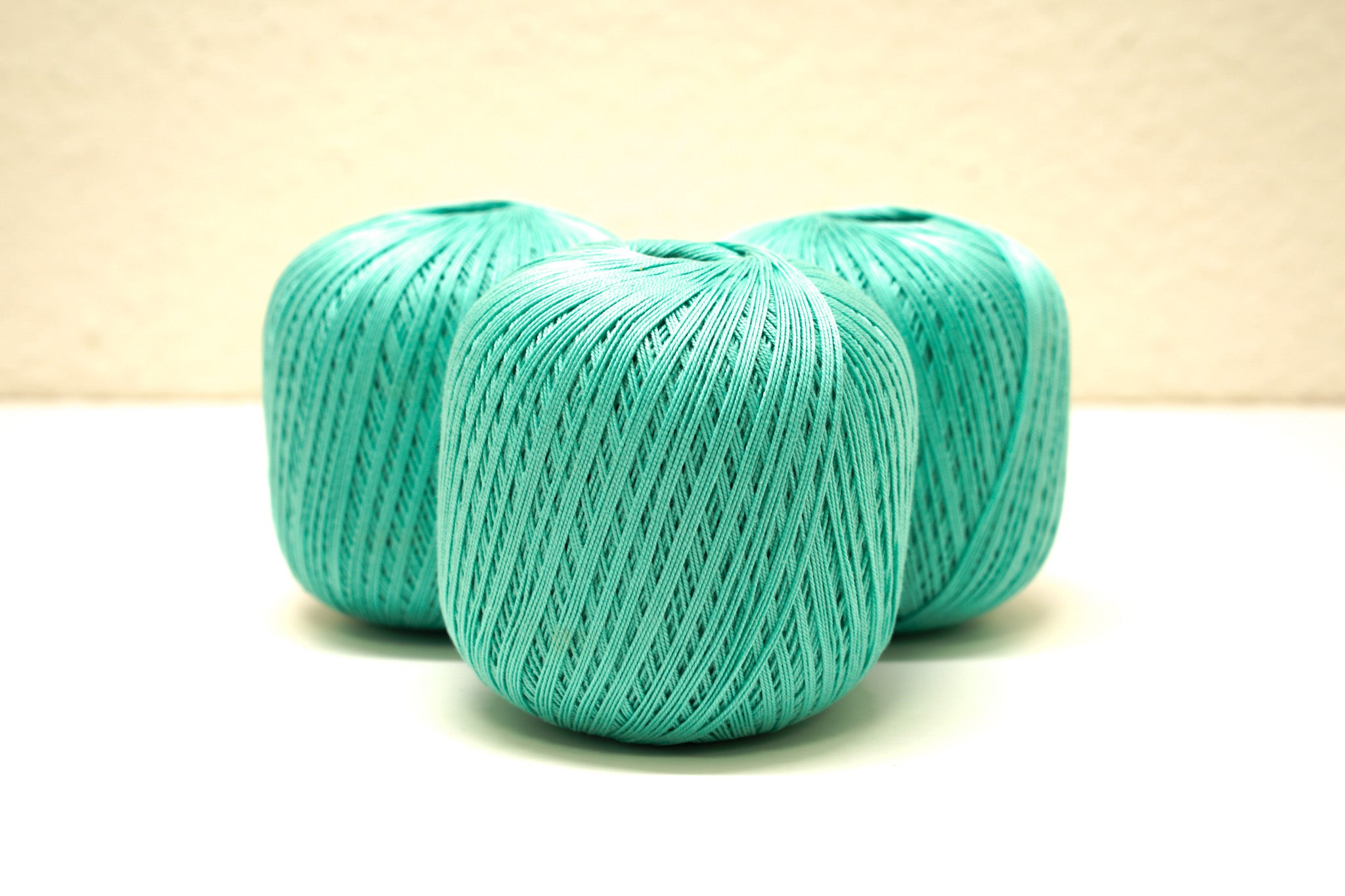 Mintfarbene merzerisierte Baumwolle 100g/452m 