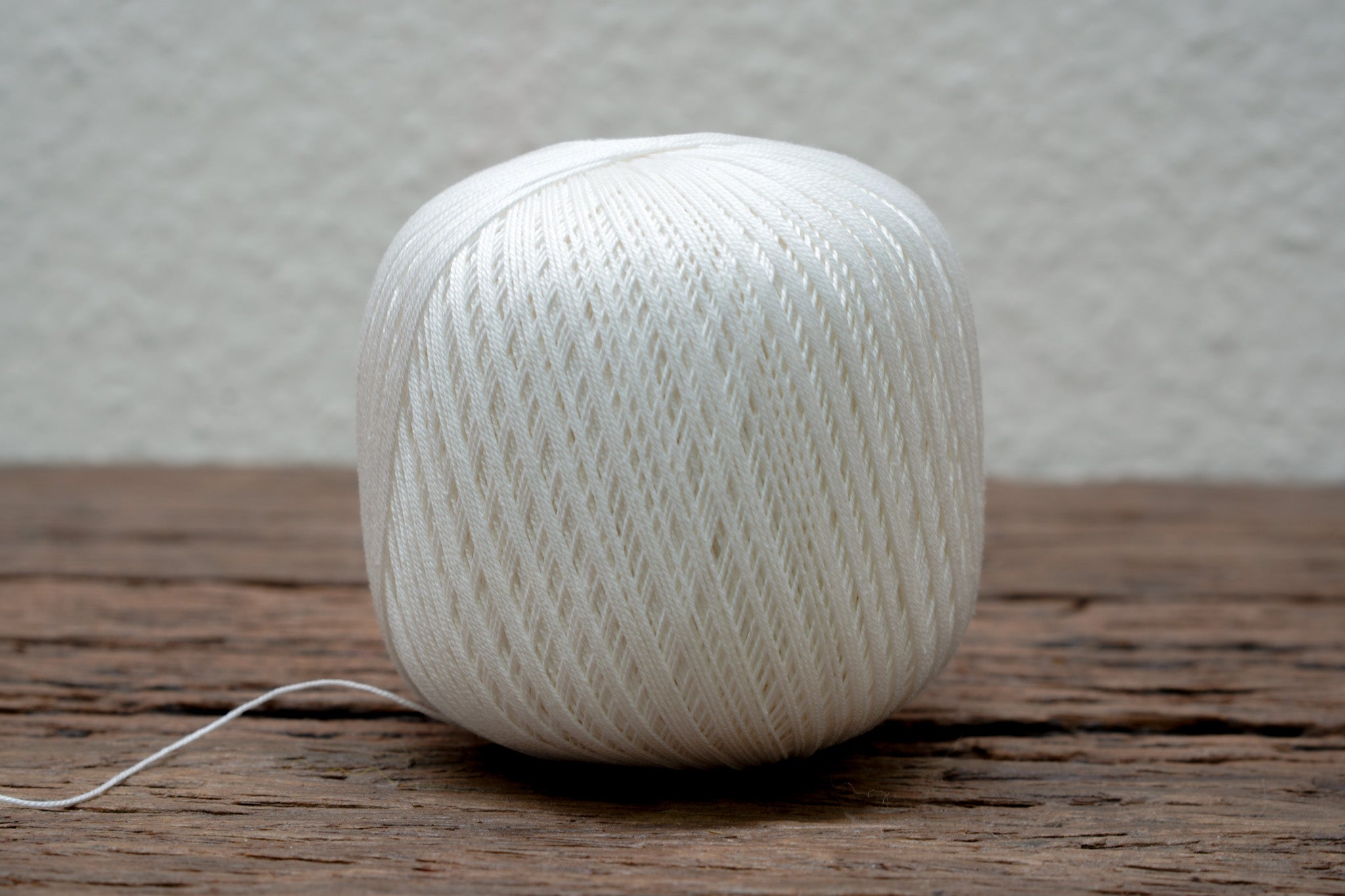 Milk white color mercerised cotton 100g/452m