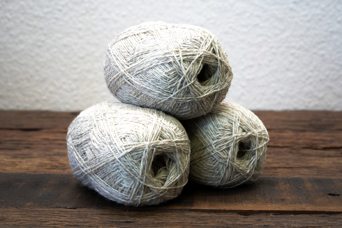Beige-weiße neuseeländische Fingeringwolle - 280