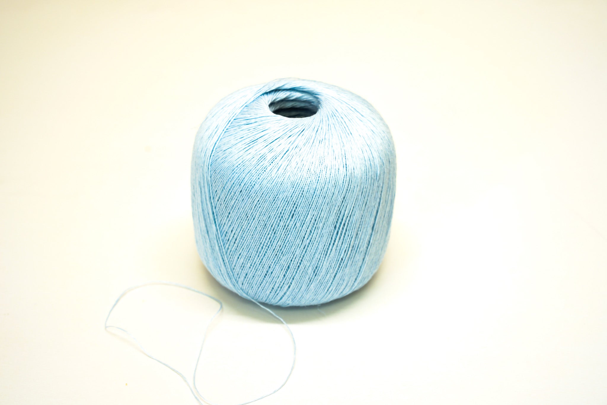 100% linen yarn in sky blue color