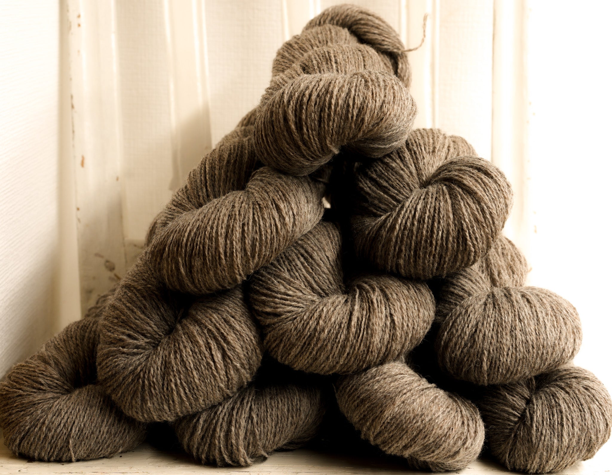 Grey-brown undyed New Zealand wool - 266 color