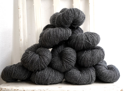 Graphite grey wool yarn 1 kg/35oz. | graphite-grey-wool-yarn-1-kg-35oz