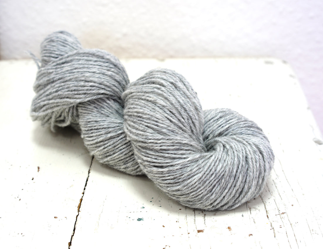 Light grey 60% wool and PO blend yarn, 100g/3,5oz.