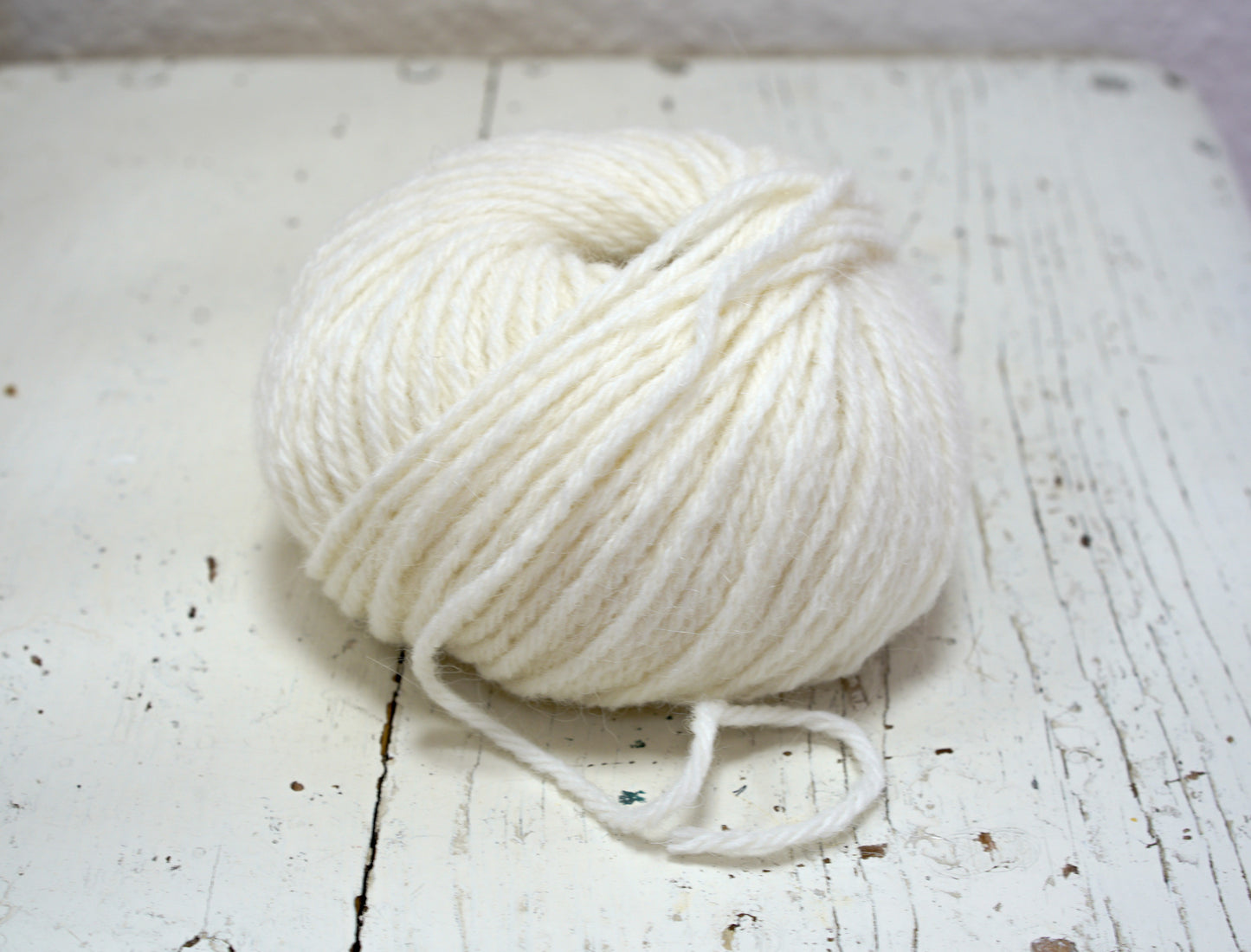 White alpaca wool yarn blend