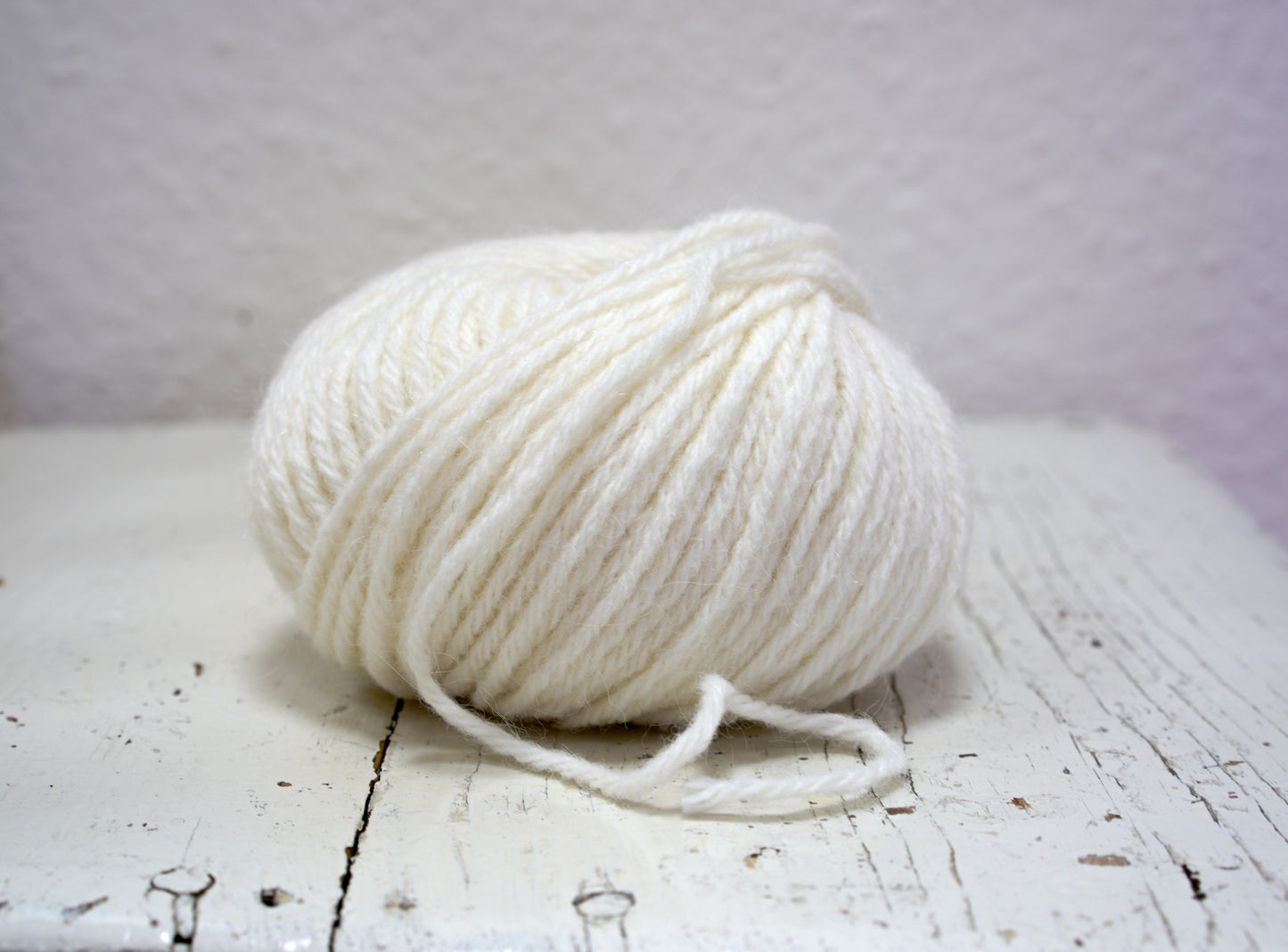 White alpaca wool yarn blend
