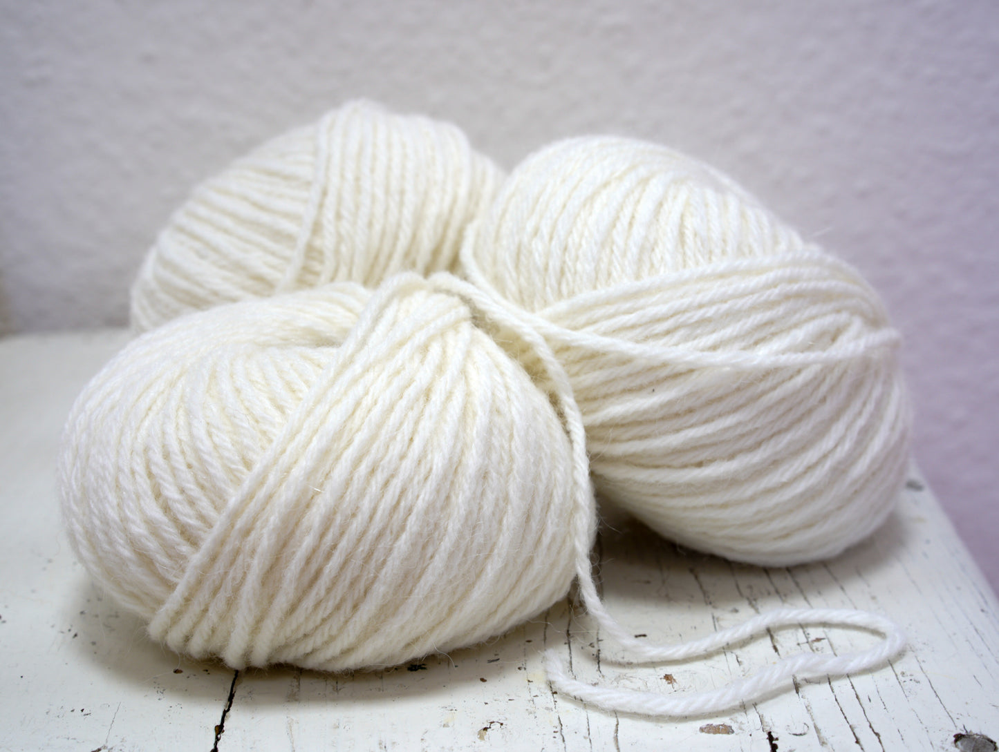 White alpaca wool yarn blend