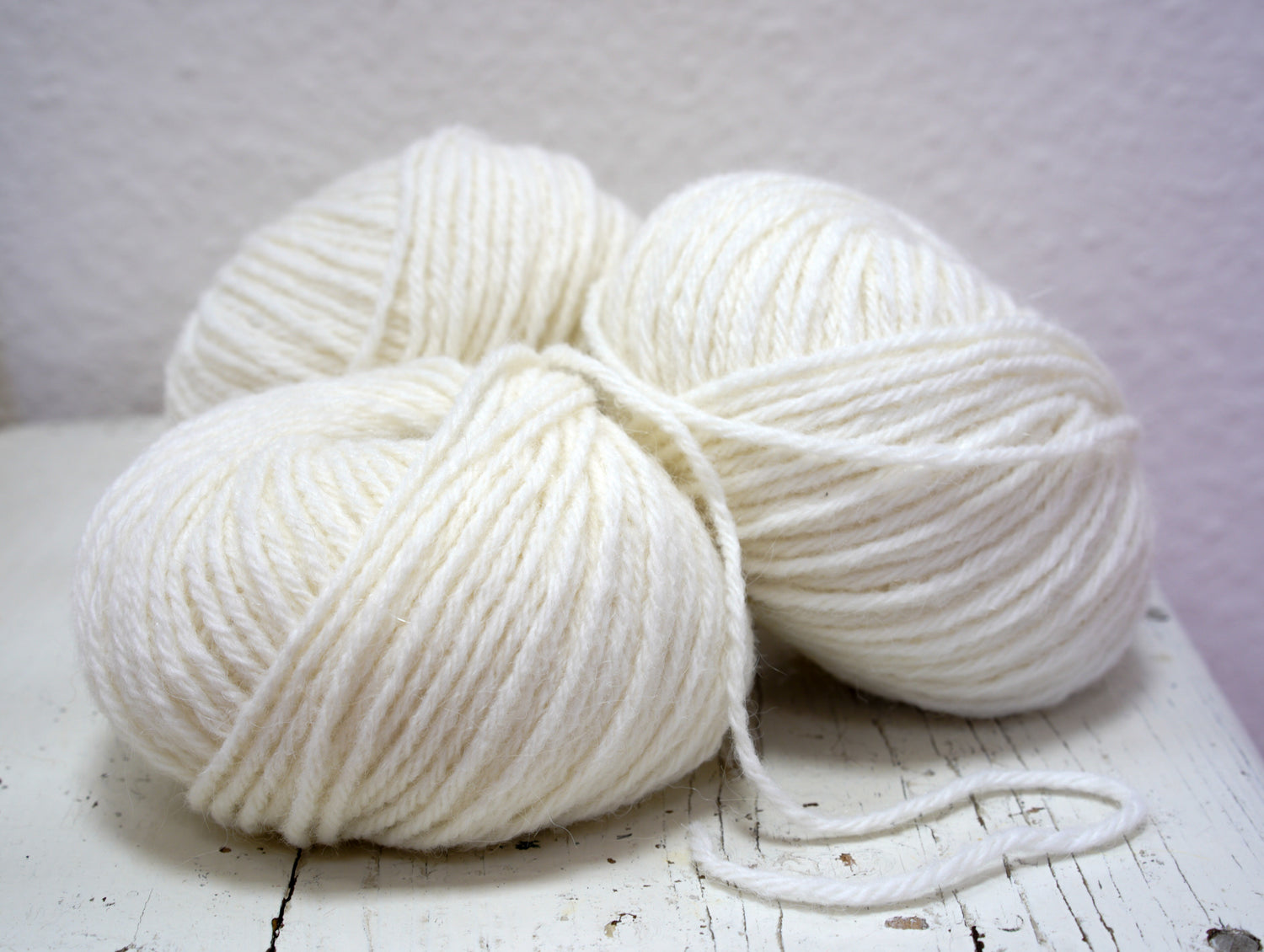 White alpaca wool yarn blend