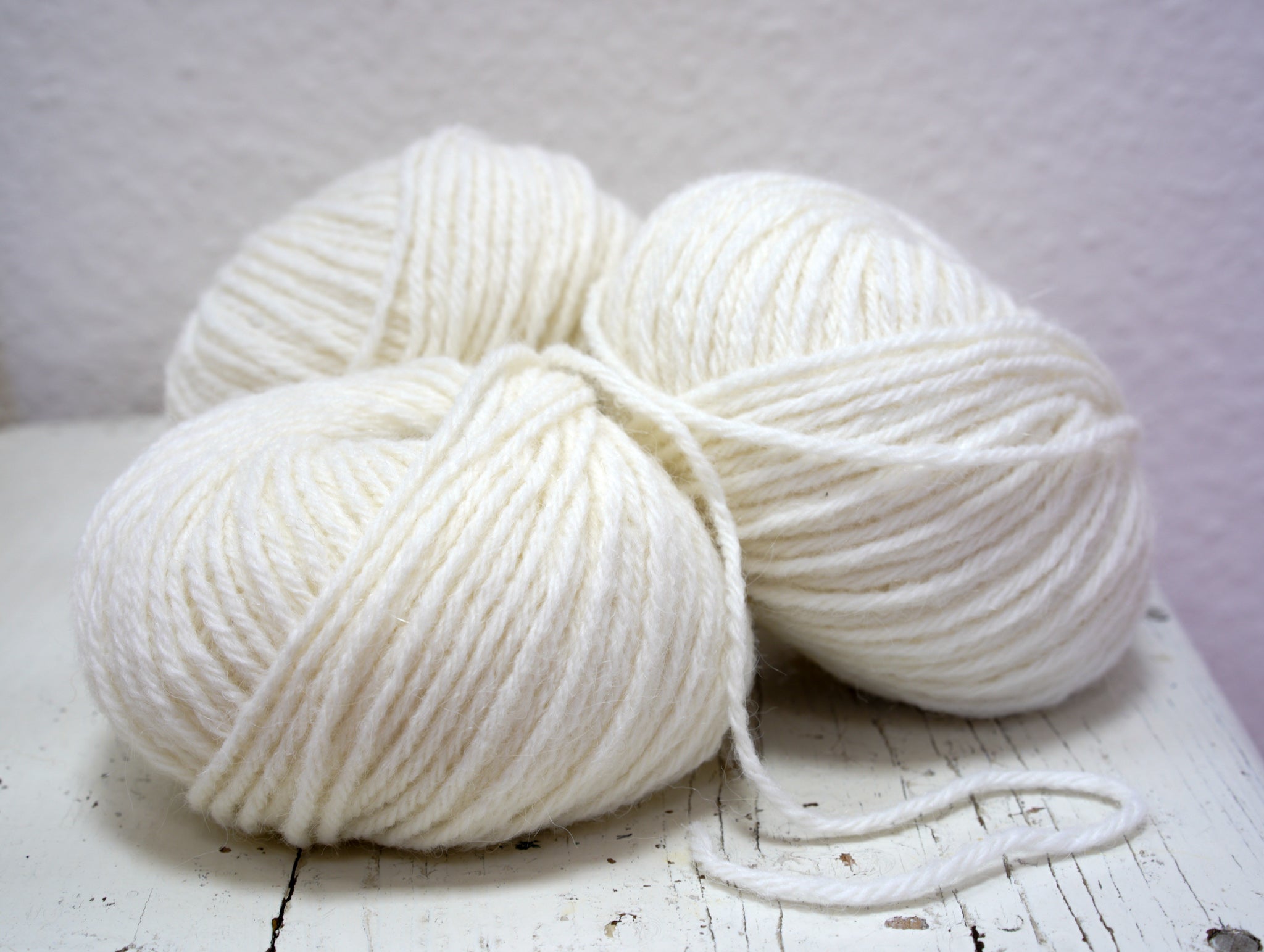 White alpaca wool yarn blend