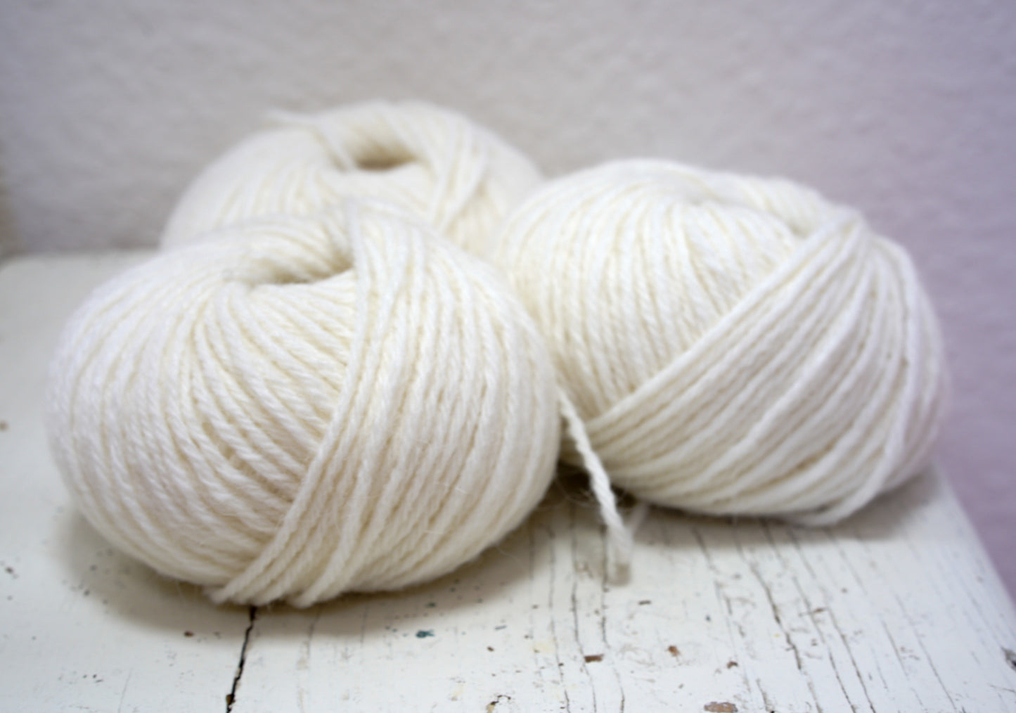 White alpaca wool yarn blend