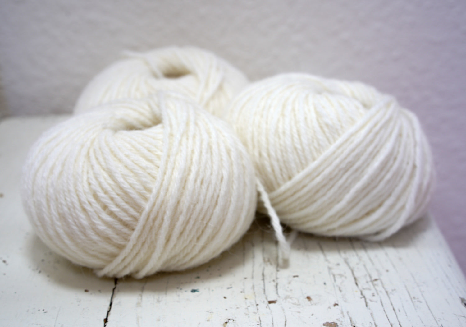 White alpaca wool yarn blend