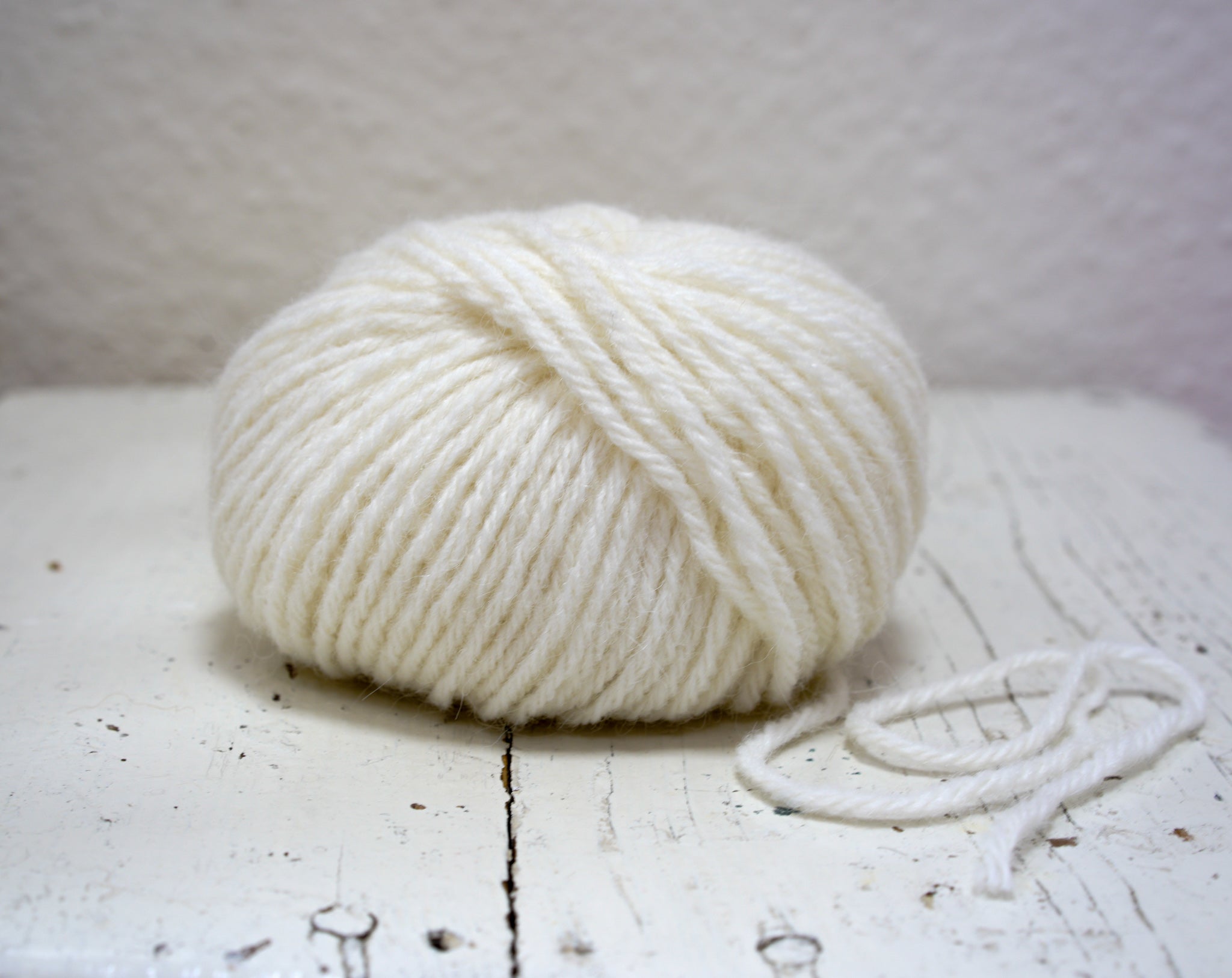 White alpaca wool yarn blend