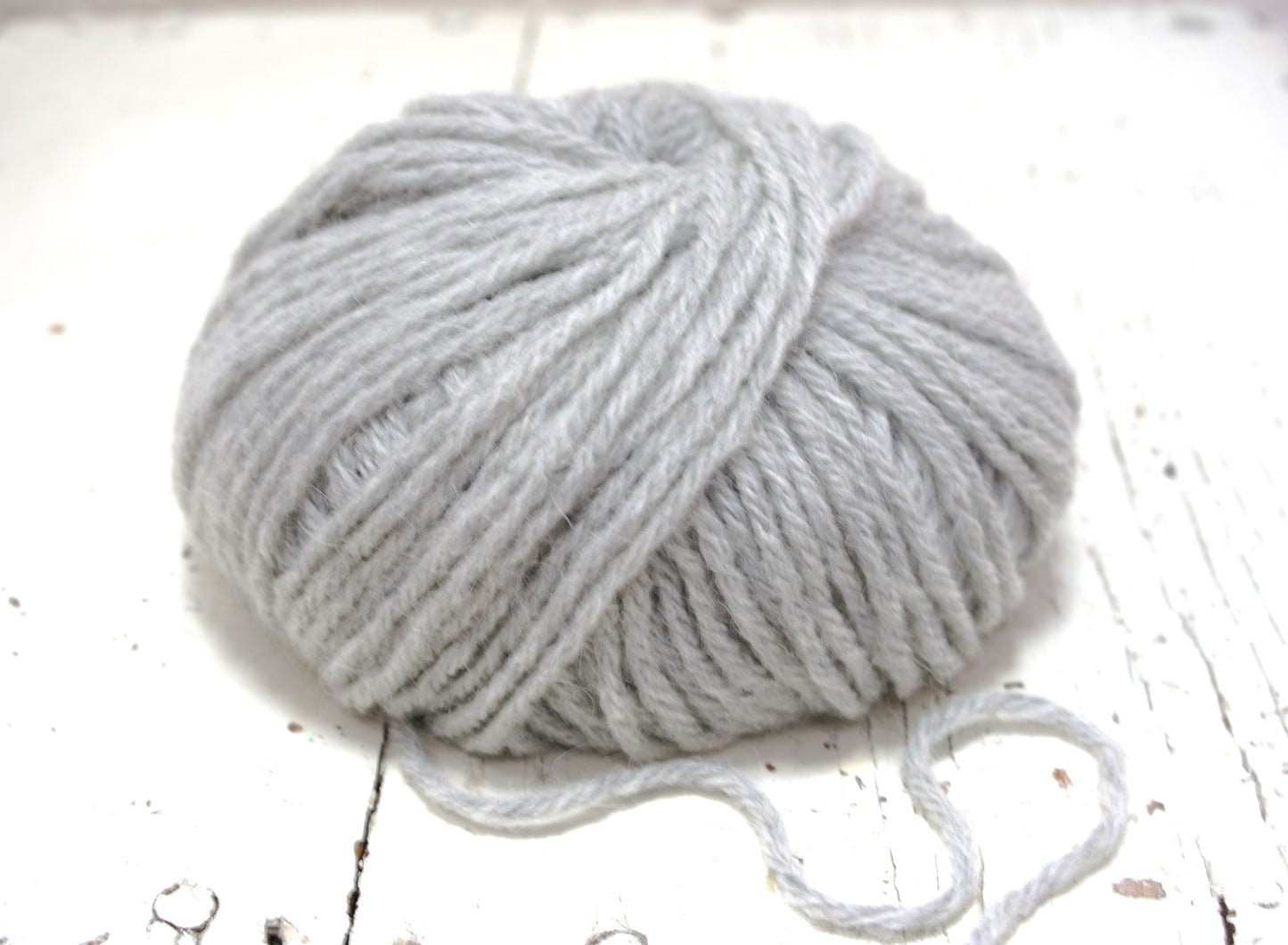 Grey alpaca wool yarn blend