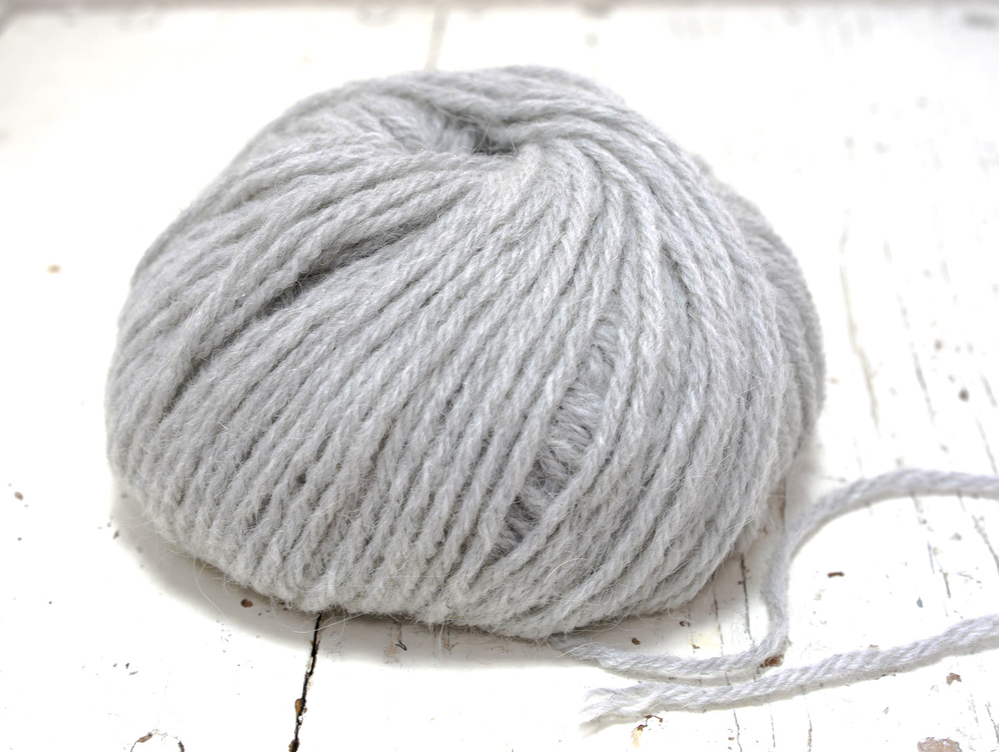 Grey alpaca wool yarn blend