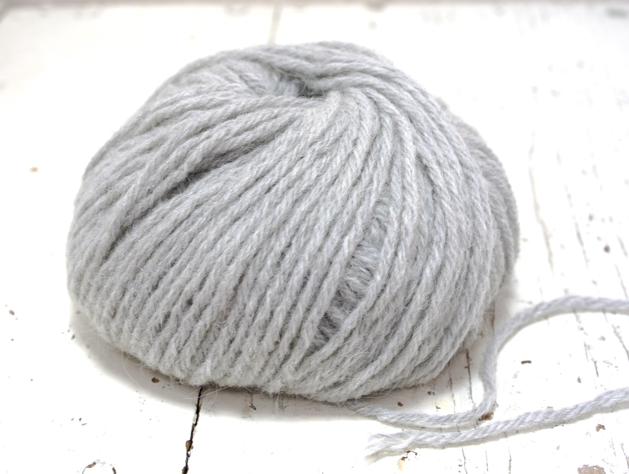 Grey alpaca wool yarn blend