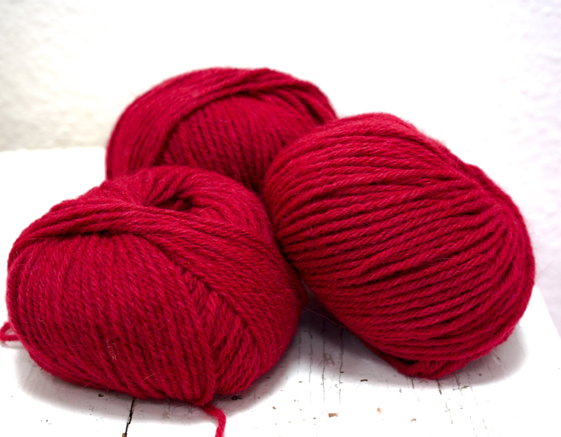 Red alpaca wool yarn blend