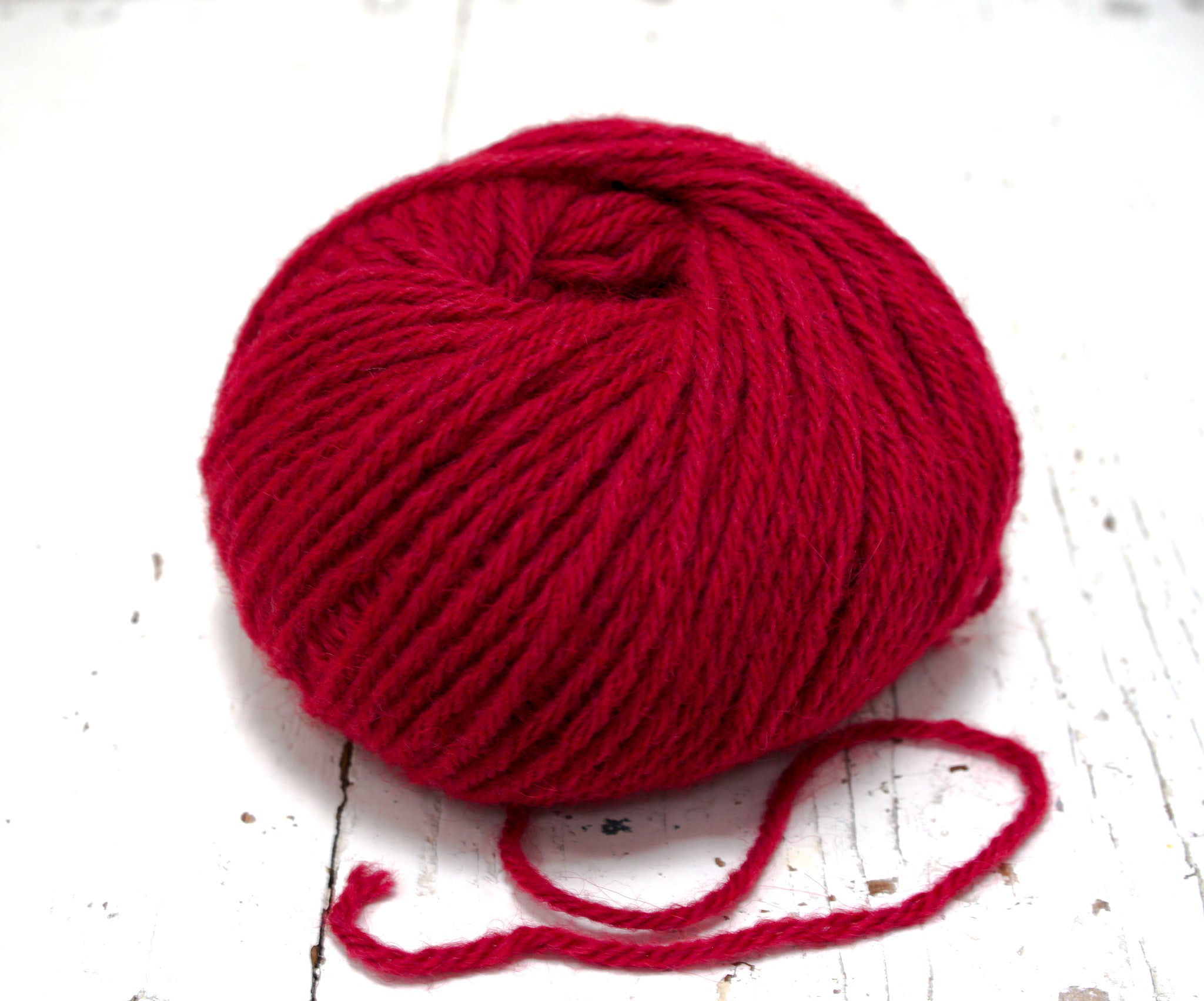 Red alpaca wool yarn blend