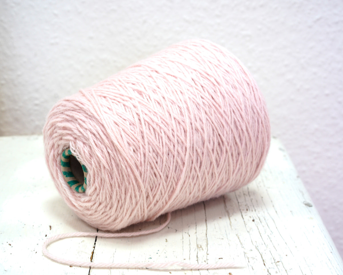 Pink Roses Woolies Lightest pink rose, 100% wool yarn for tufting gun - 505 – Yarn Home