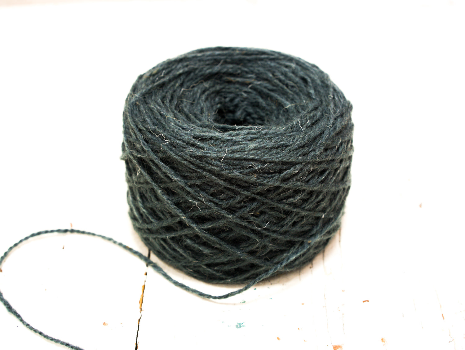 Grey-green color wool yarn (206)
