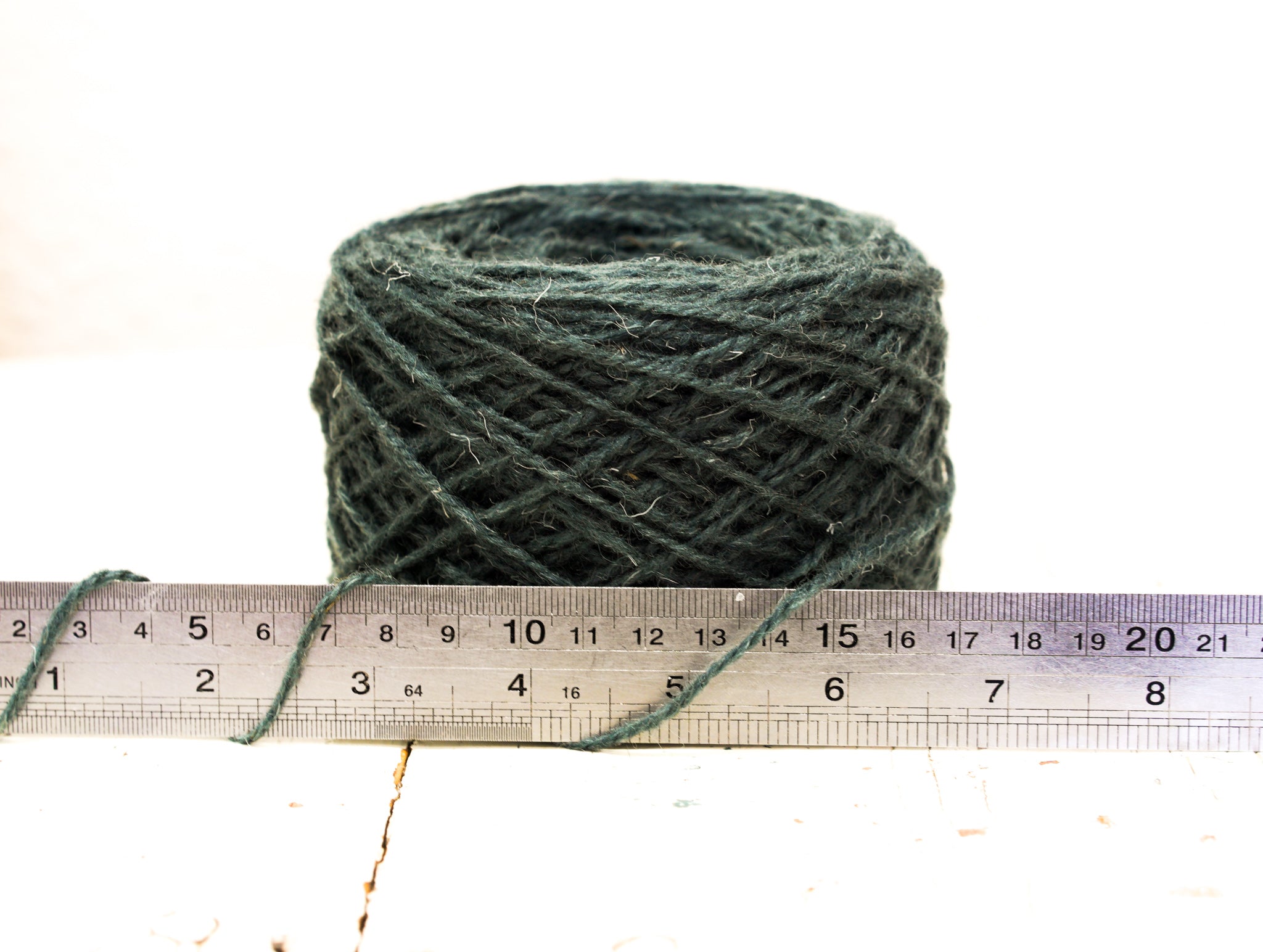 Grey-green color wool yarn (206)
