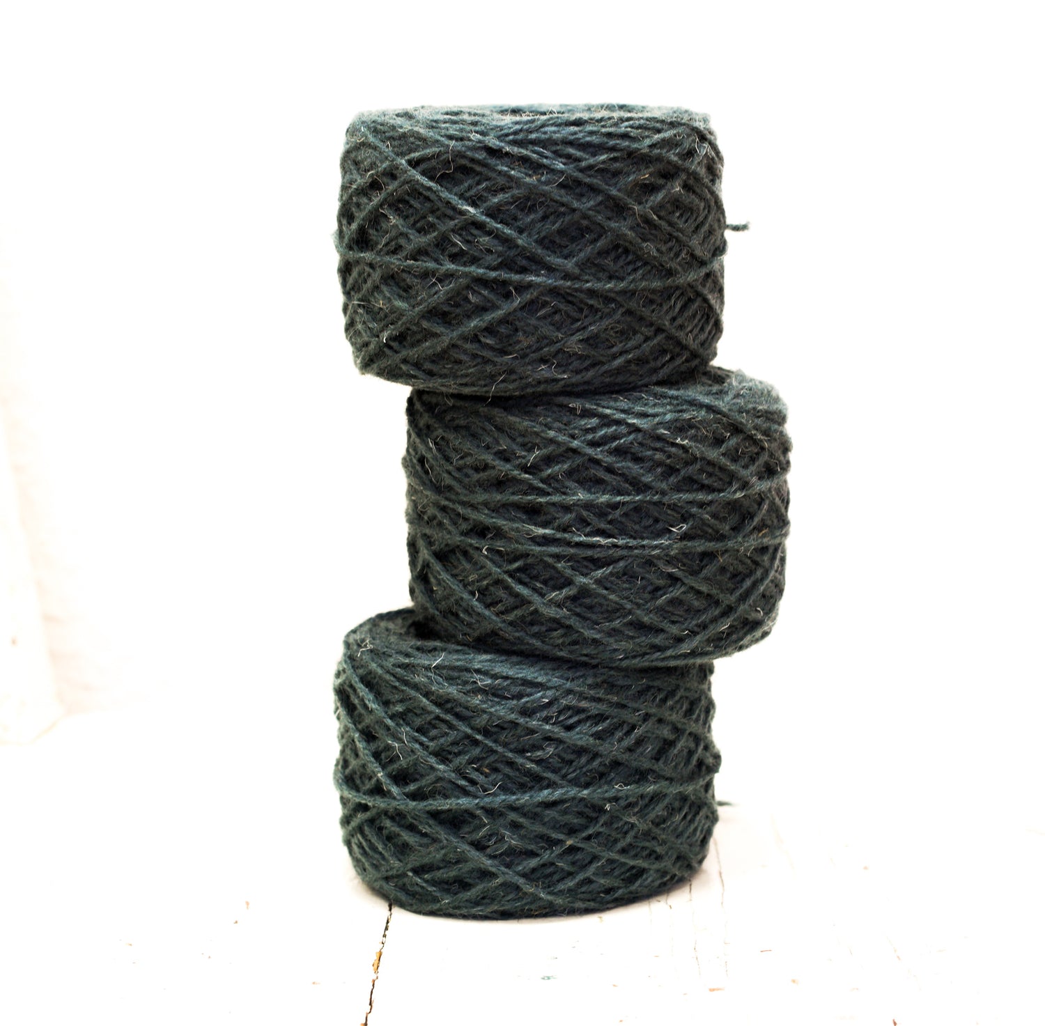 Grey-green color wool yarn (206)