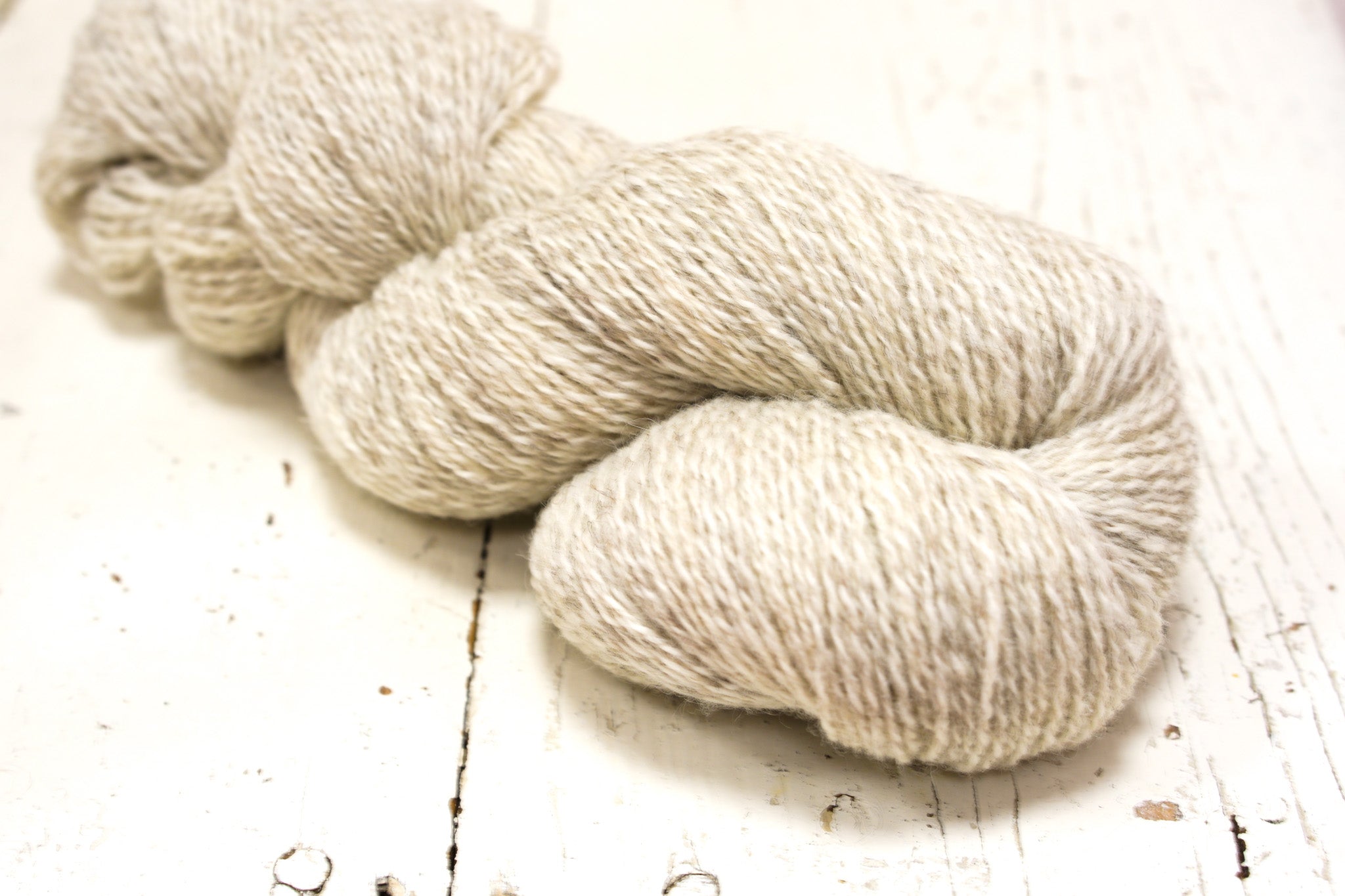 Beige-white color New Zealand  fingering wool - 280