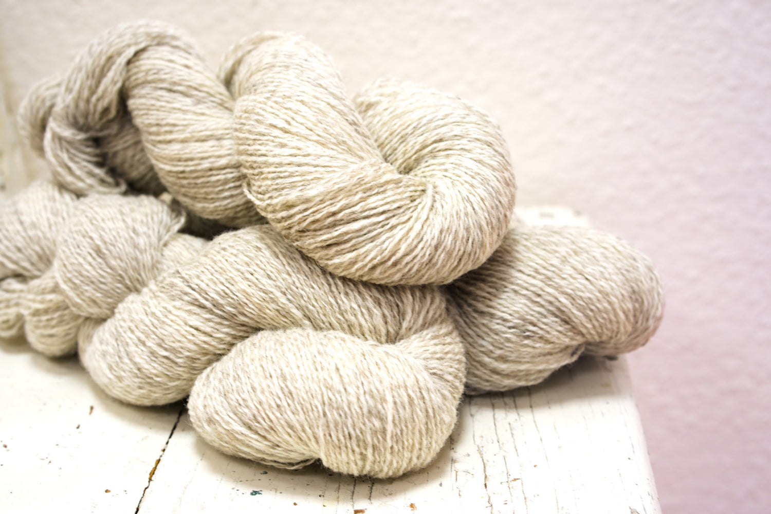Beige-white color New Zealand  fingering wool - 280